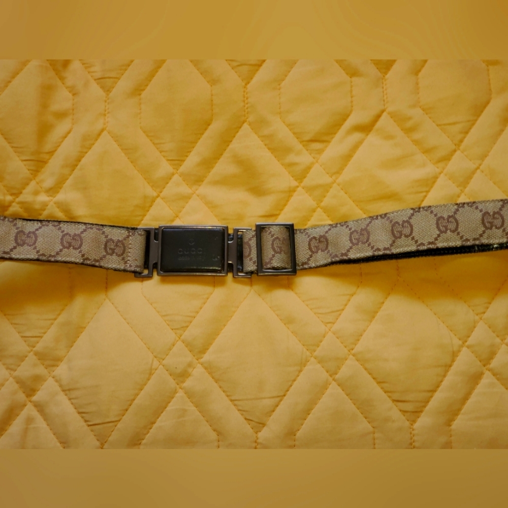 A Gucci Vintage belt the size is a 30- to 32 inch but it runs small fits lk a 29